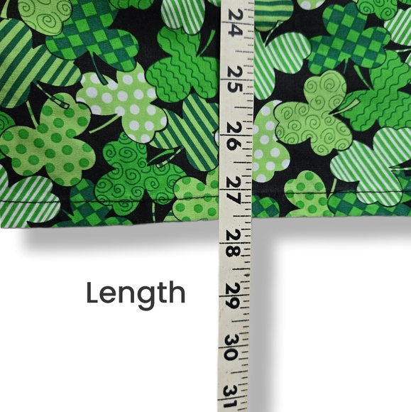 Tafford Green St Patricks Day Scrub Top Size Womens Medium Front Pockets - Picture 7 of 8